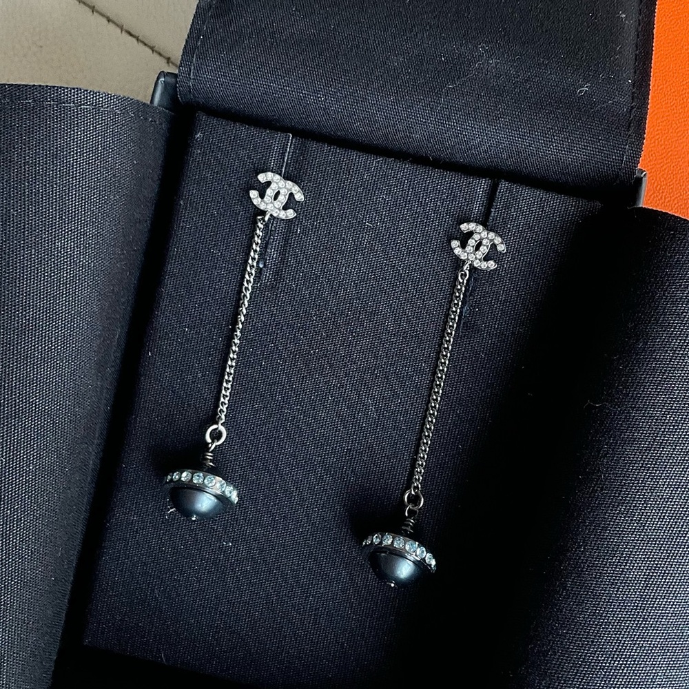 Brand new 17A Chanel Pearl Drop Crystal Earrings